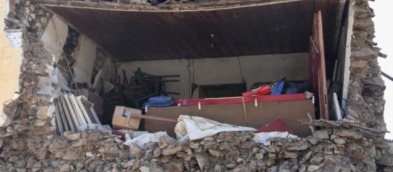 Σεισμός στην Ελασσόνα: Περιμένουν τα τροχόσπιτα και τους οικίσκους οι σεισμοπαθείς που βρίσκονται στο έλεος του καιρού